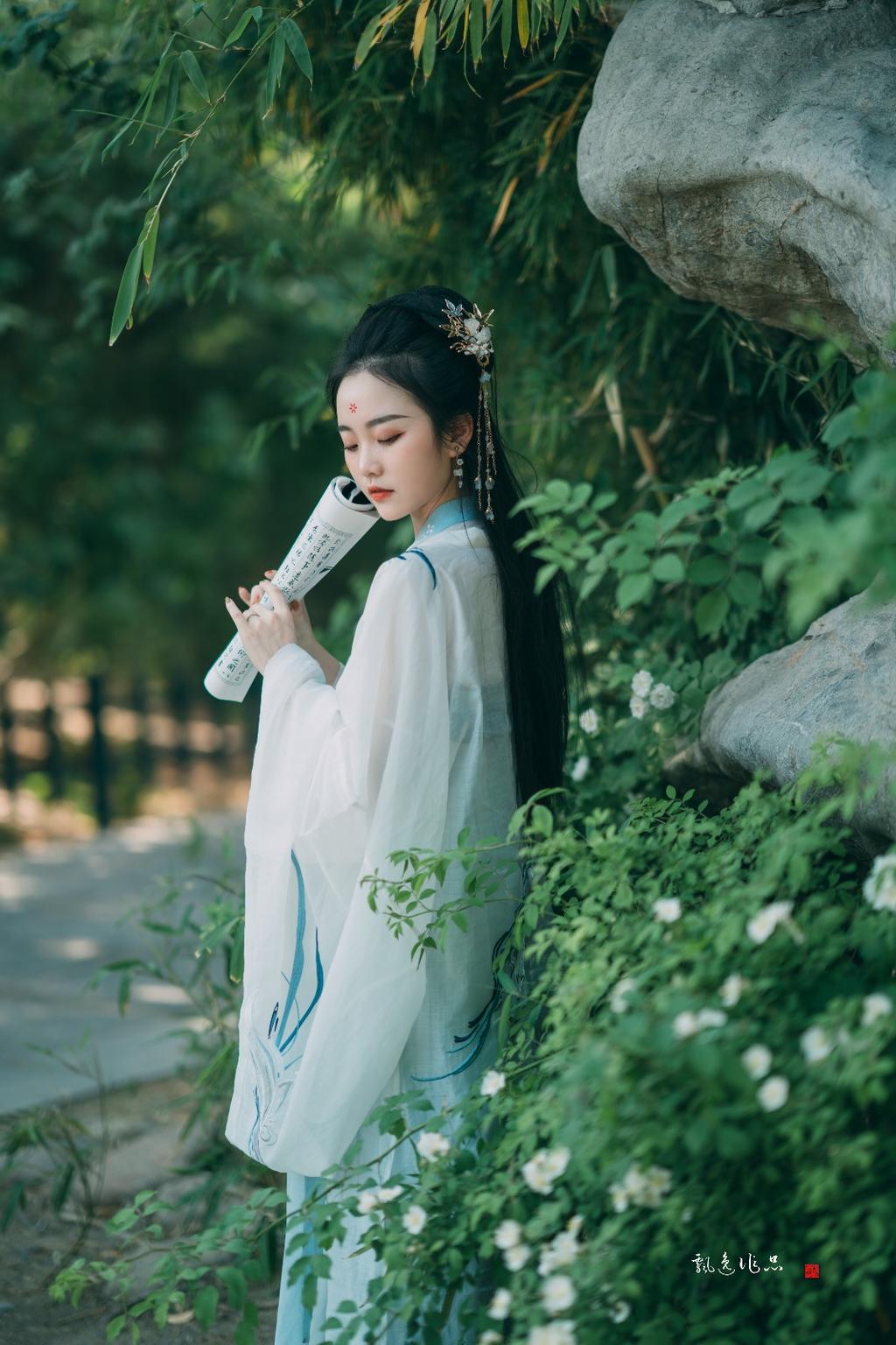 温柔似水的古装美女唯美古风摄影