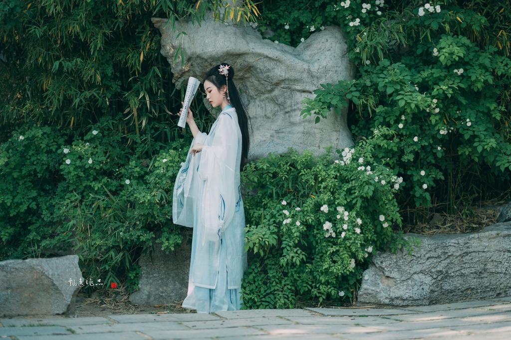 温柔似水的古装美女唯美古风摄影