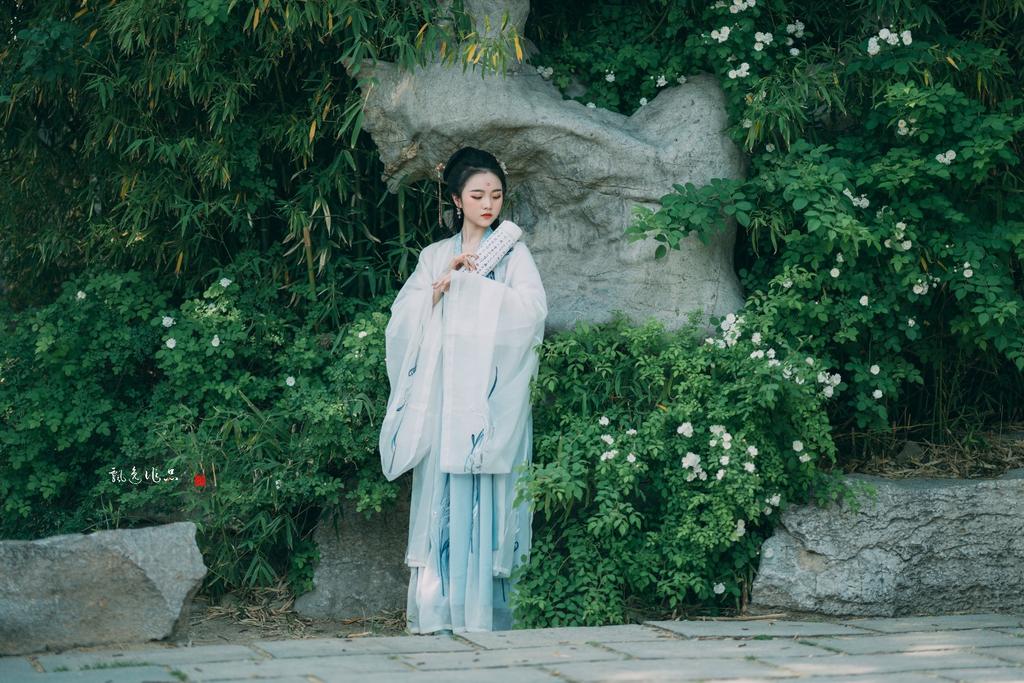 温柔似水的古装美女唯美古风摄影