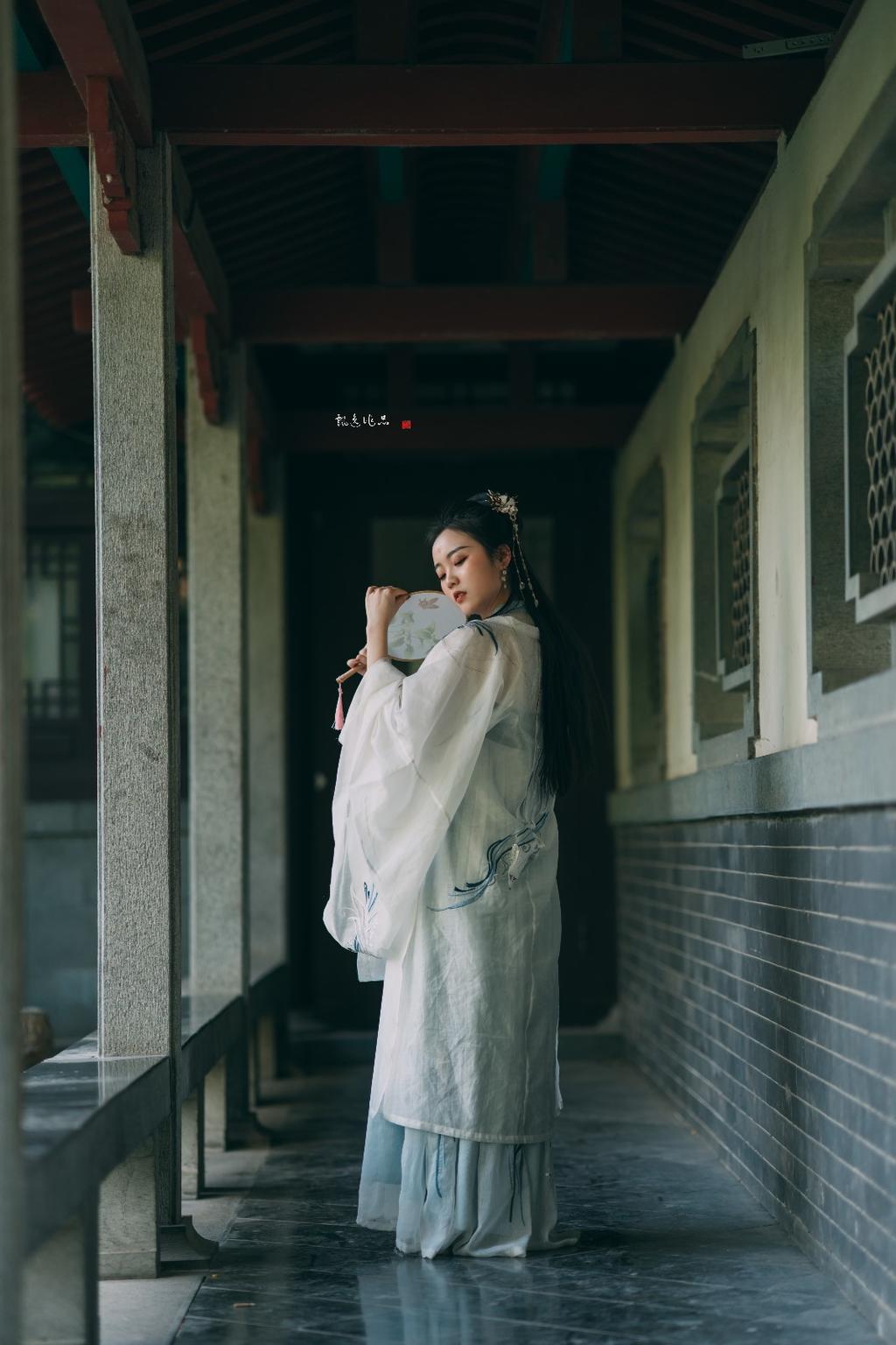 温柔似水的古装美女唯美古风摄影