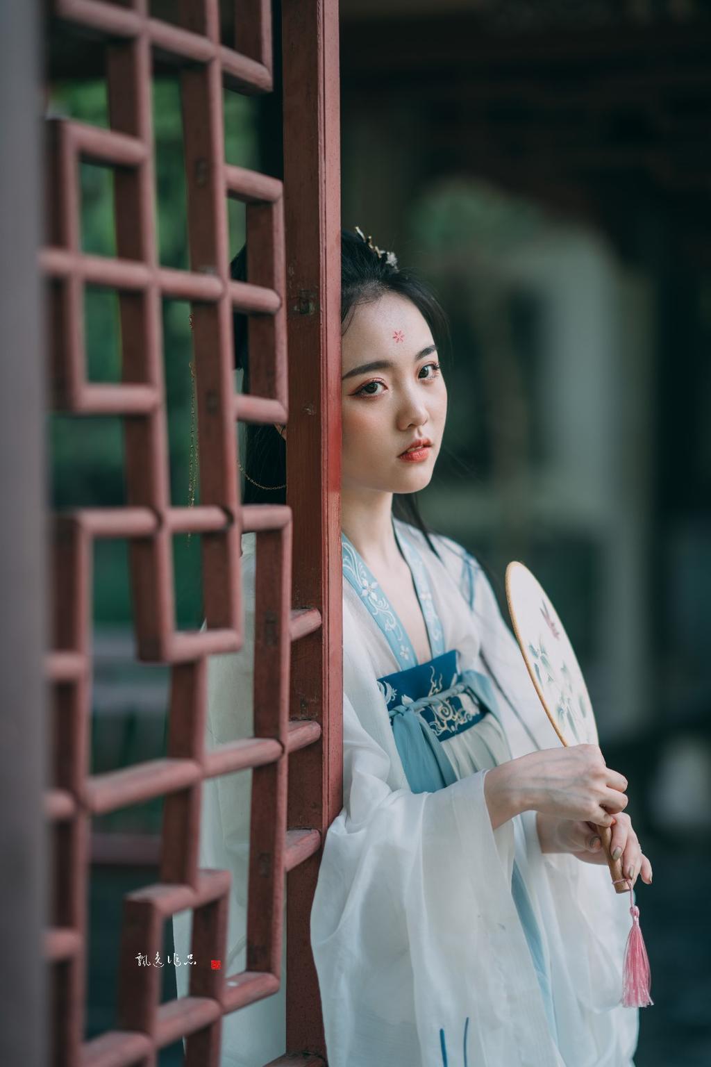 温柔似水的古装美女唯美古风摄影