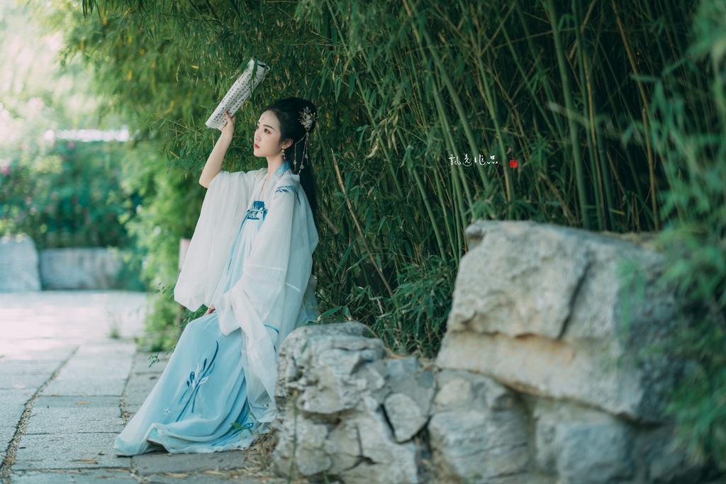 温柔似水的古装美女唯美古风摄影