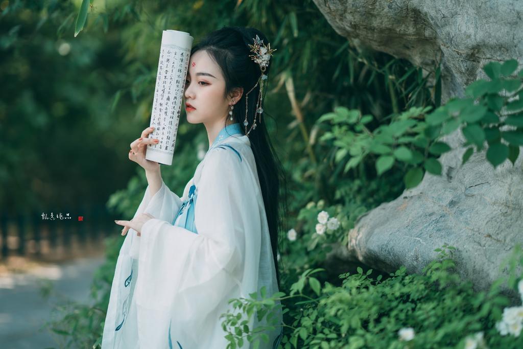 温柔似水的古装美女唯美古风摄影