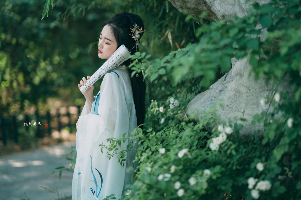 温柔似水的古装美女唯美古风摄影