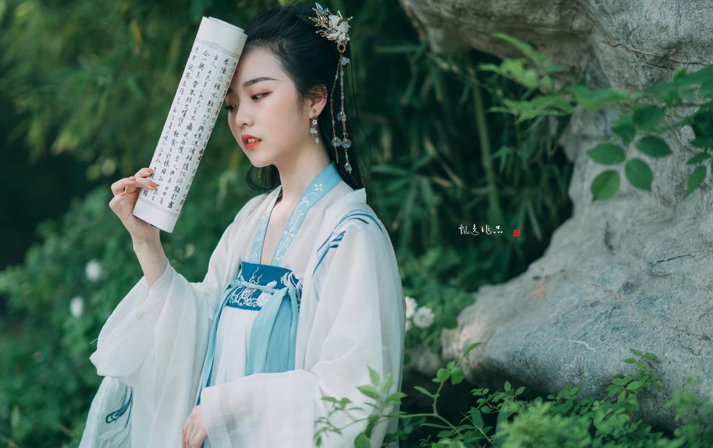 温柔似水的古装美女唯美古风摄影