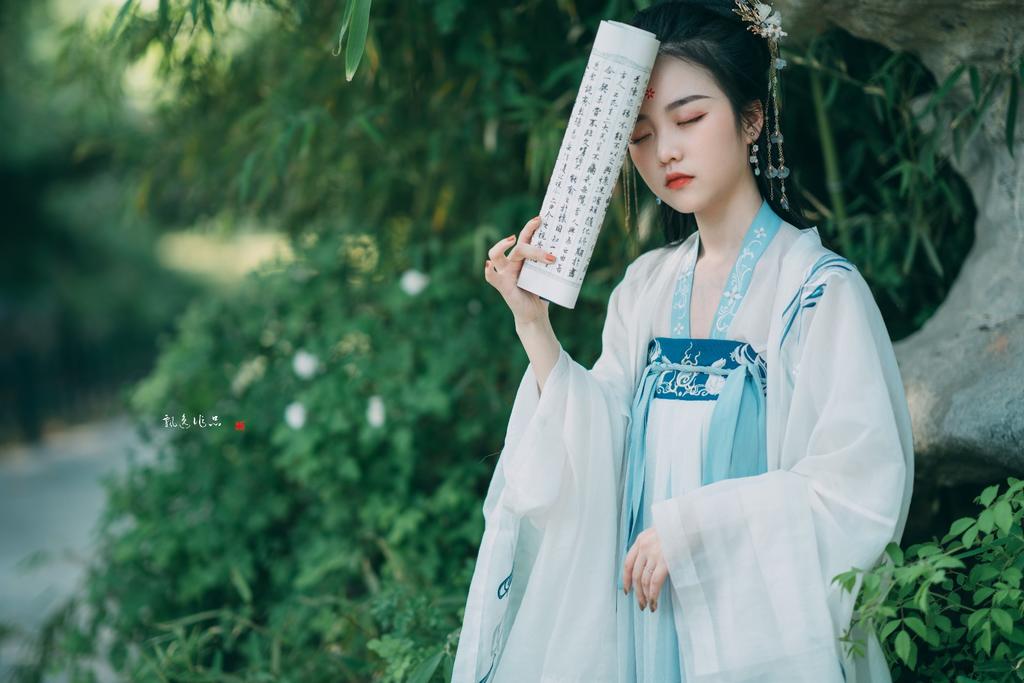 温柔似水的古装美女唯美古风摄影