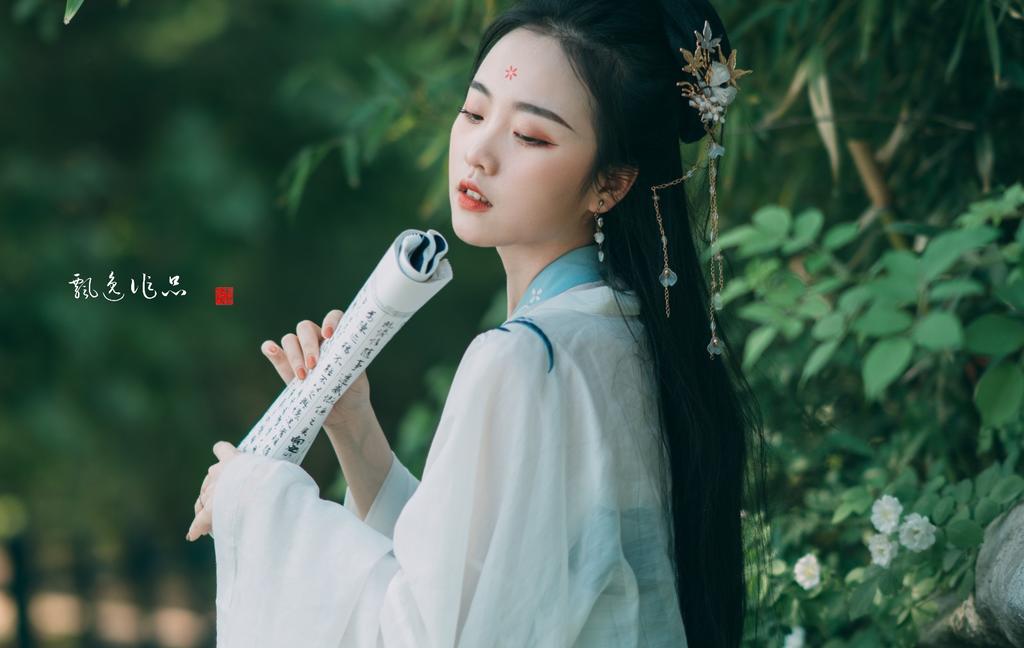 温柔似水的古装美女唯美古风摄影