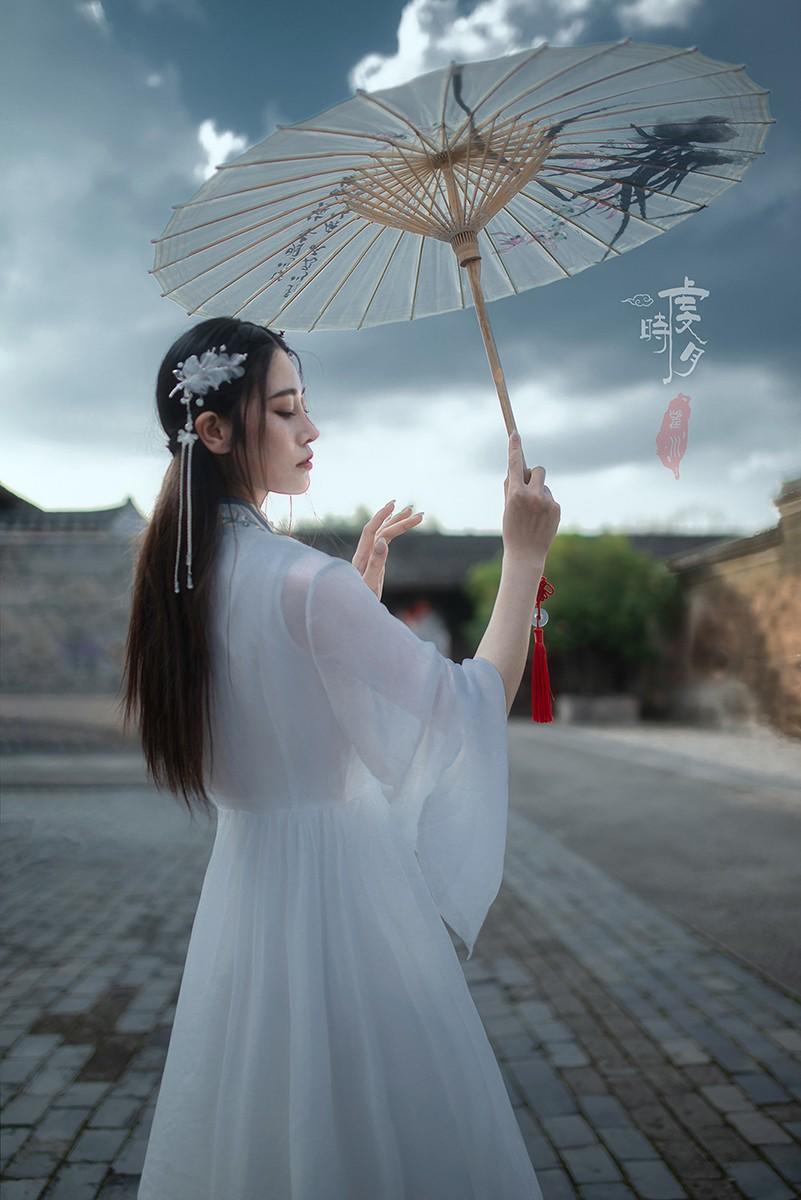 仙气飘飘的白衣女子唯美古风图片