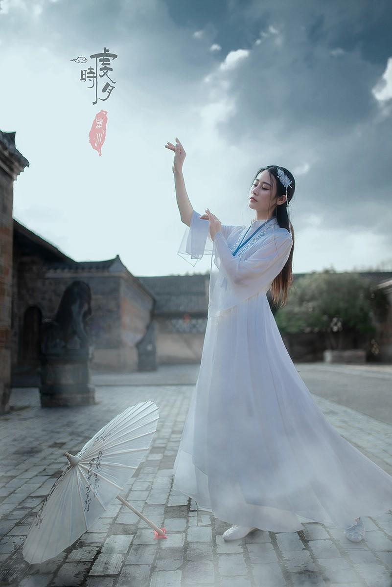 仙气飘飘的白衣女子唯美古风图片