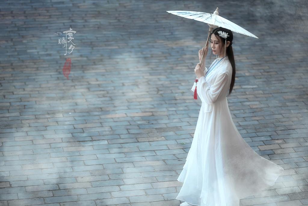 仙气飘飘的白衣女子唯美古风图片