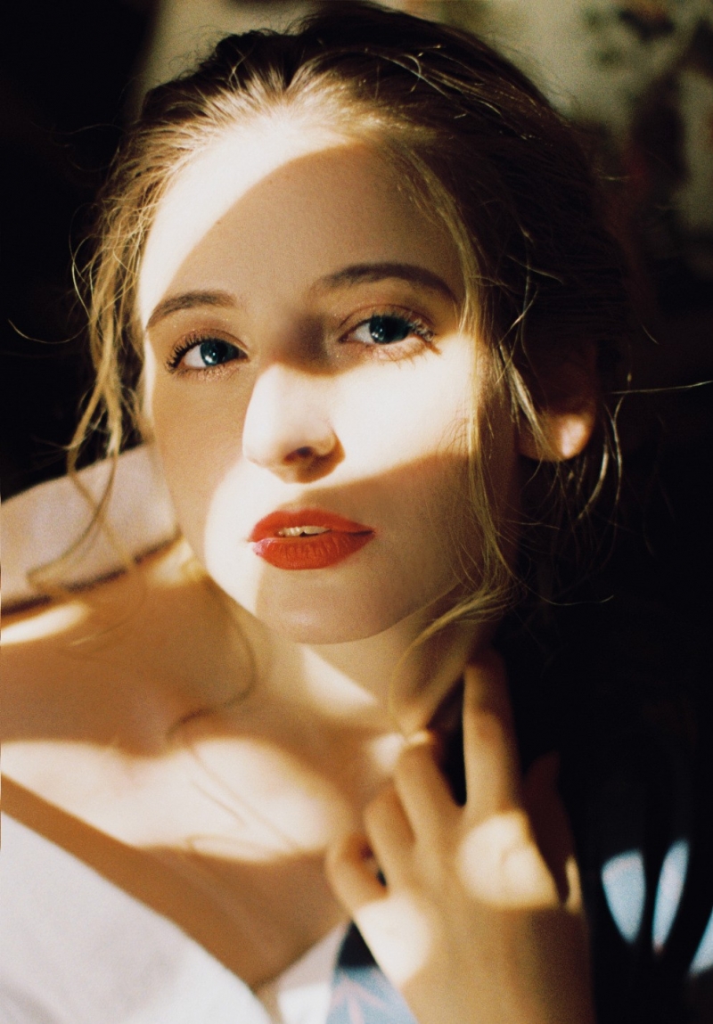 一字肩和服美女香肩雪白诱人艺术照