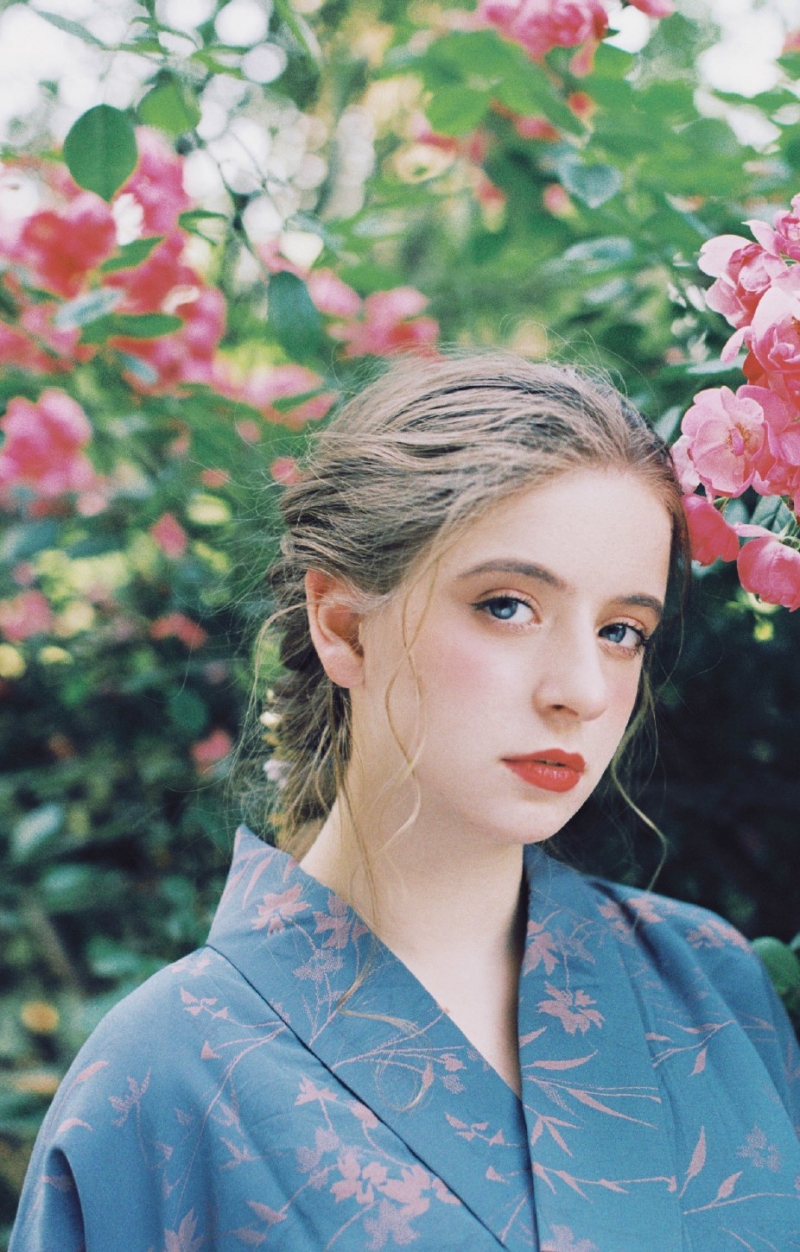 一字肩和服美女香肩雪白诱人艺术照