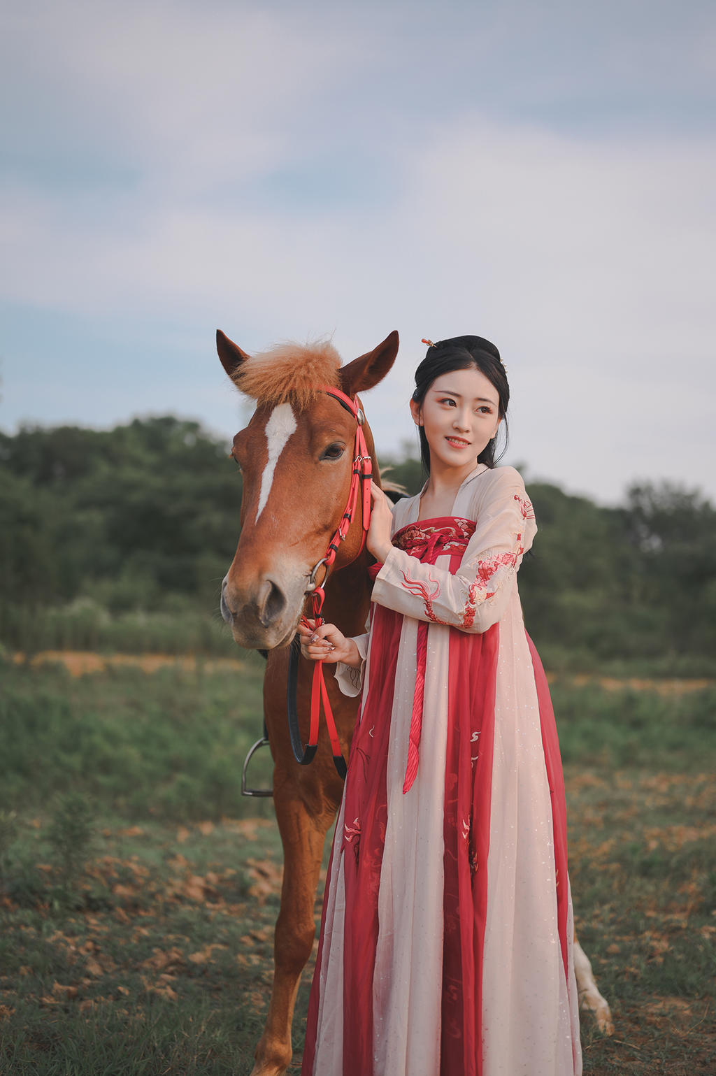 唐朝汉服美女气质淡雅古风摄影