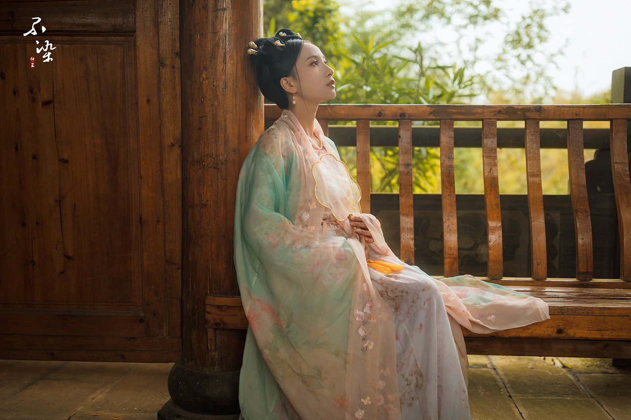 古装汉服美女气质淡雅端庄私拍