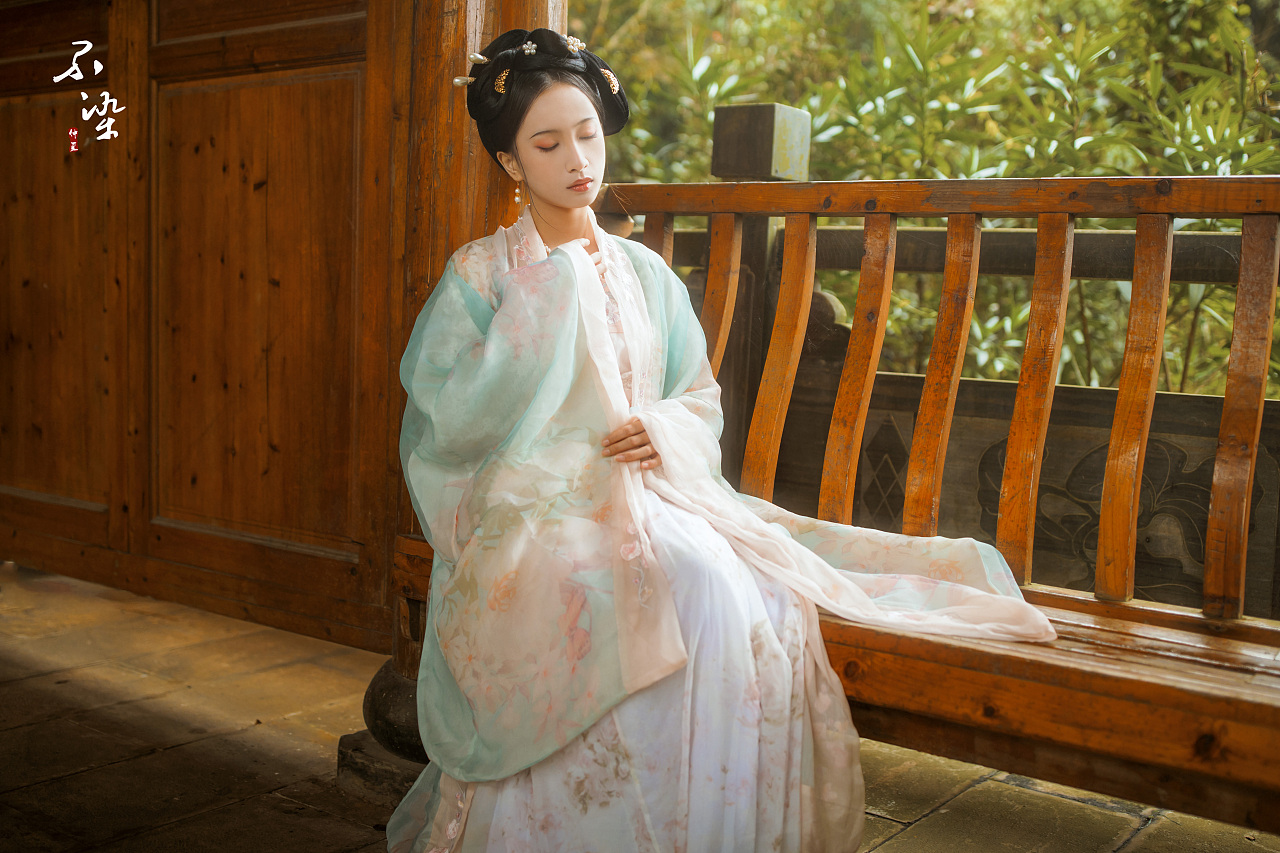 古装汉服美女气质淡雅端庄私拍