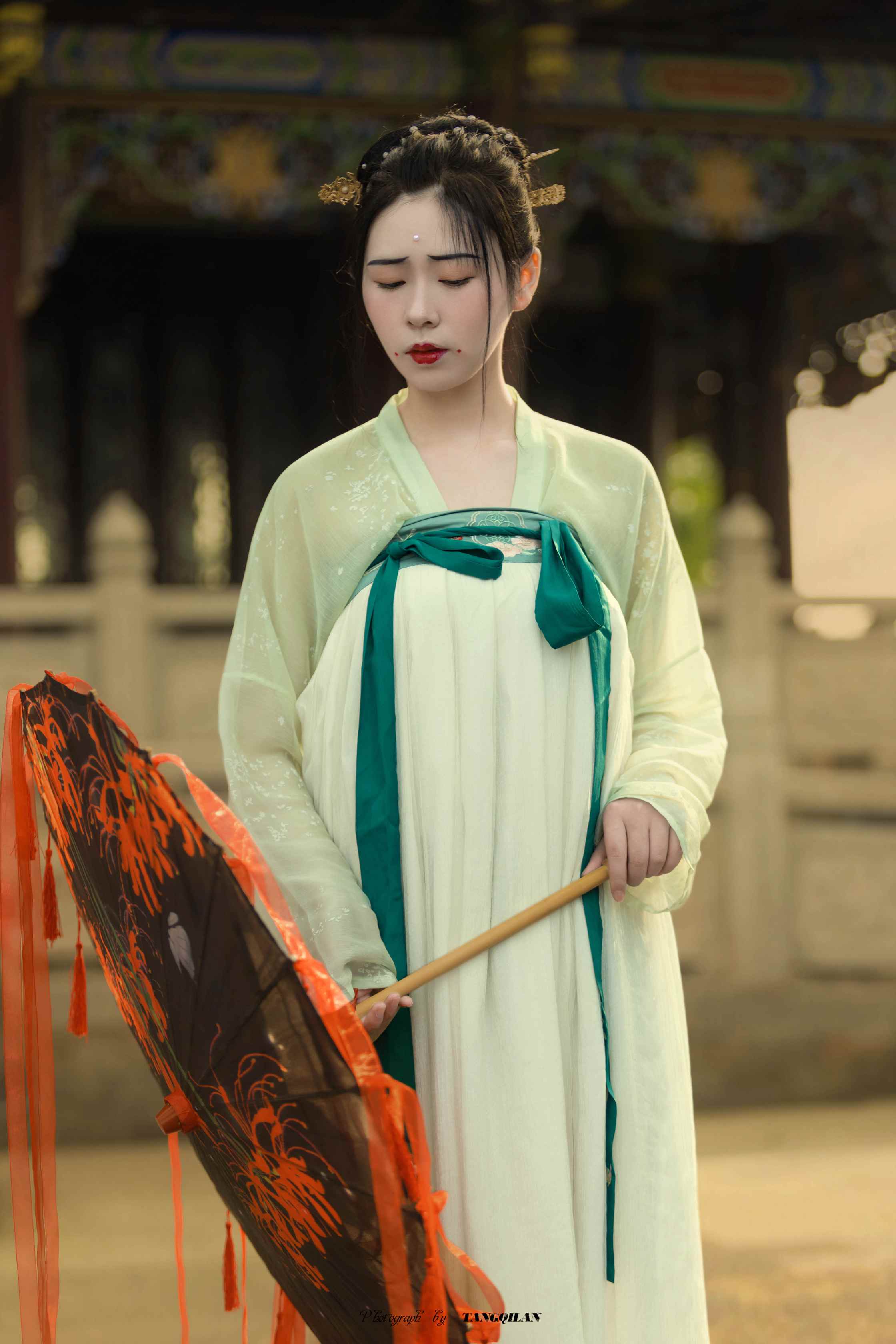 气质飘逸的汉服美女唯美古风摄影