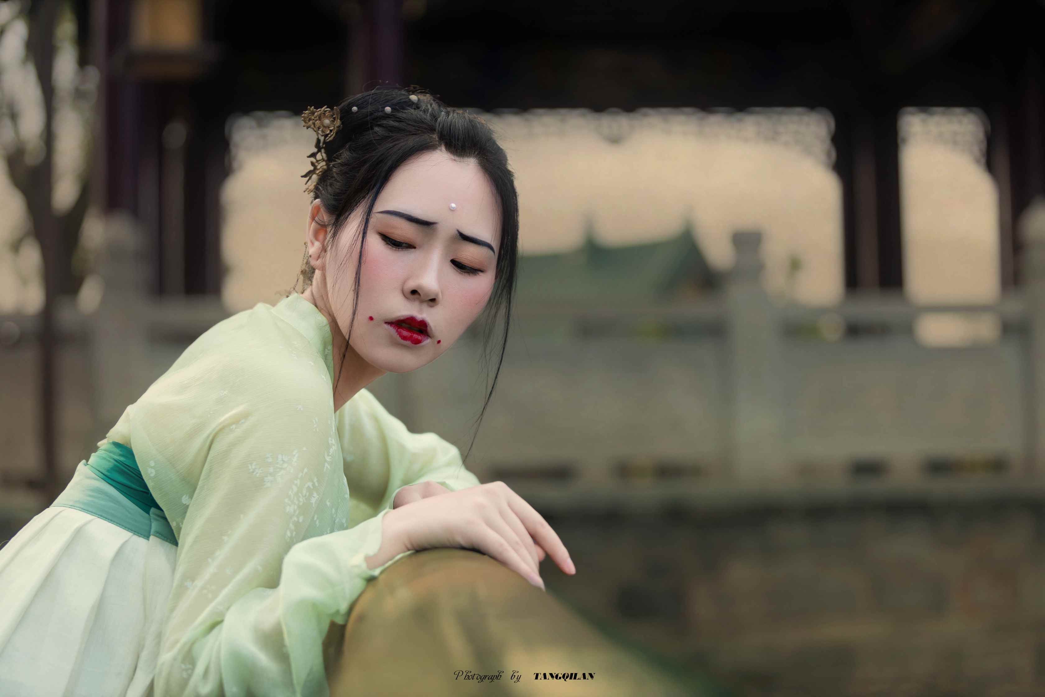 气质飘逸的汉服美女唯美古风摄影