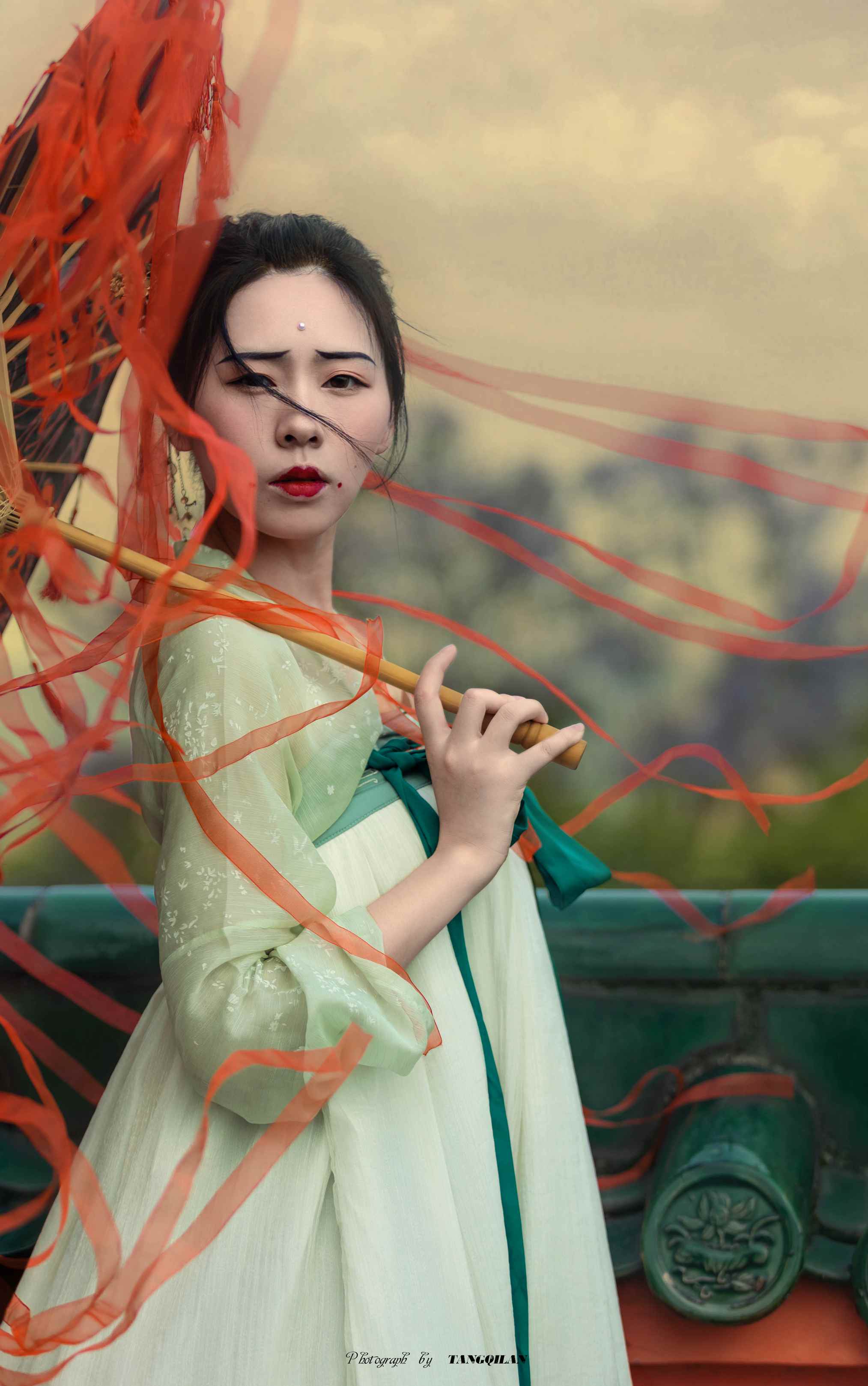 气质飘逸的汉服美女唯美古风摄影