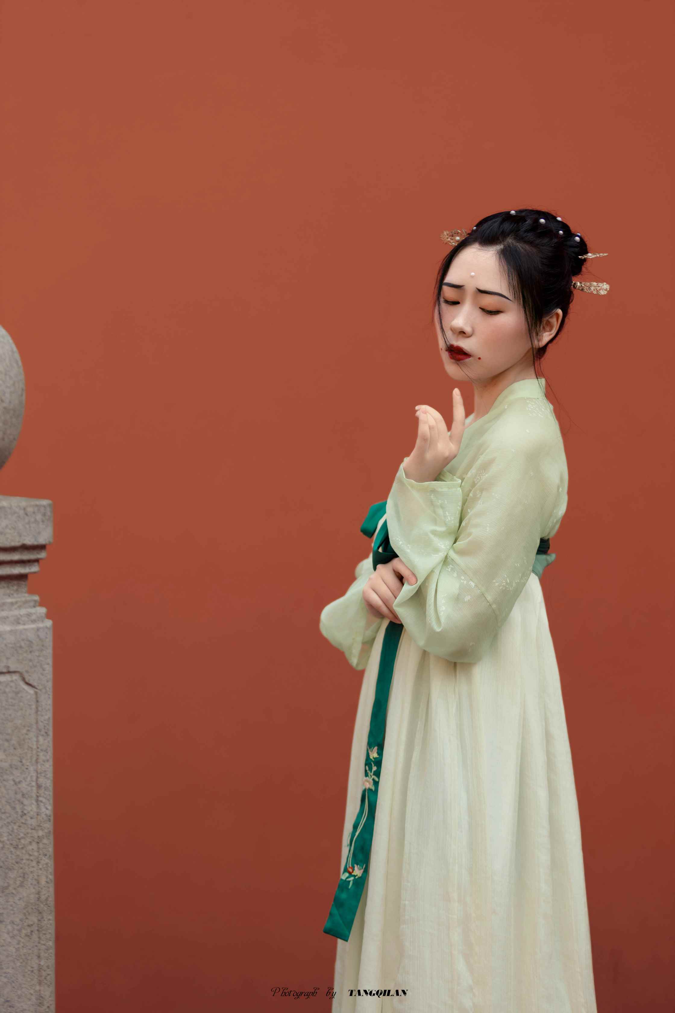 气质飘逸的汉服美女唯美古风摄影