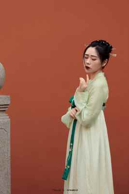 气质飘逸的汉服美女唯美古风摄影