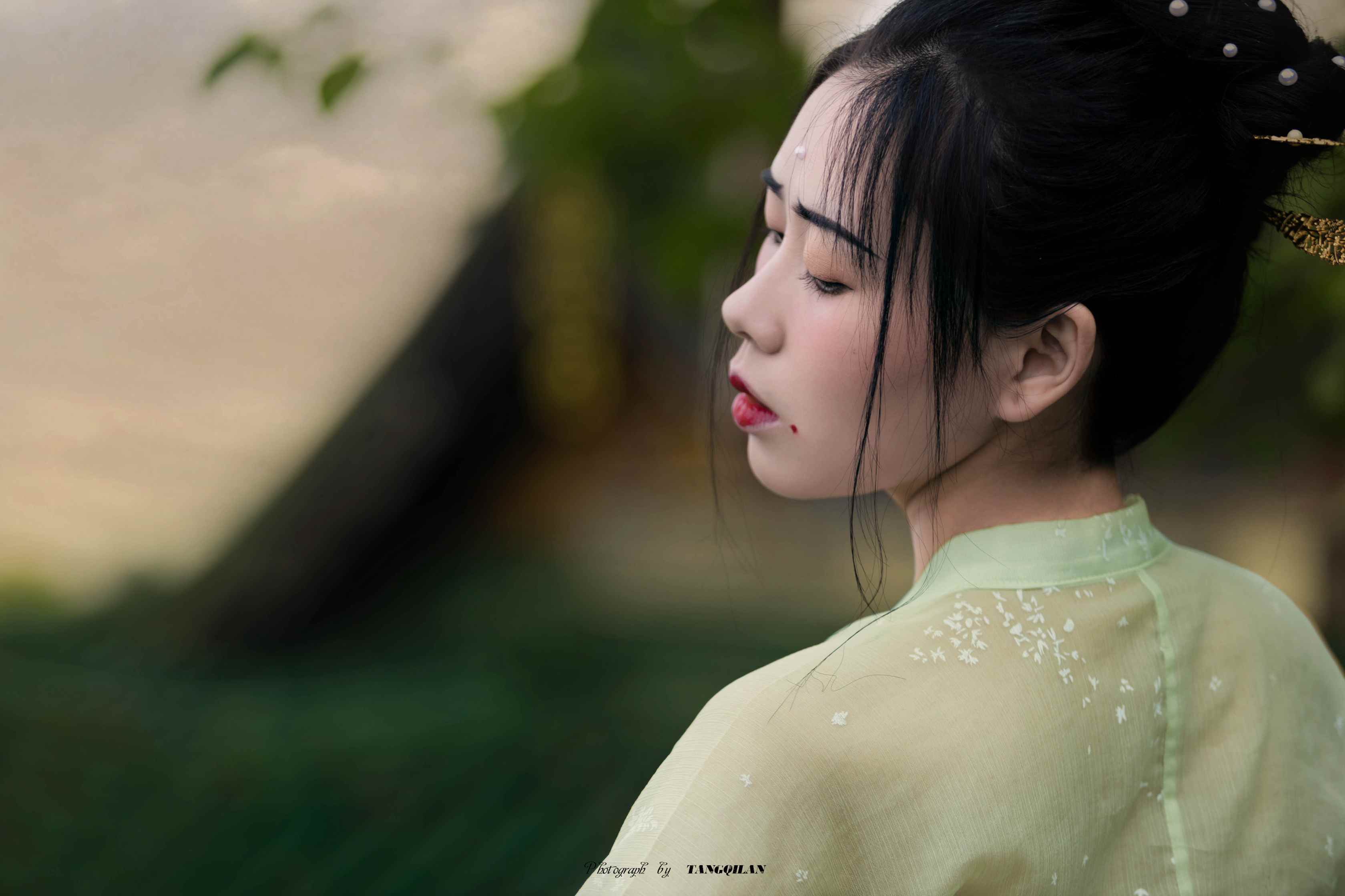 气质飘逸的汉服美女唯美古风摄影