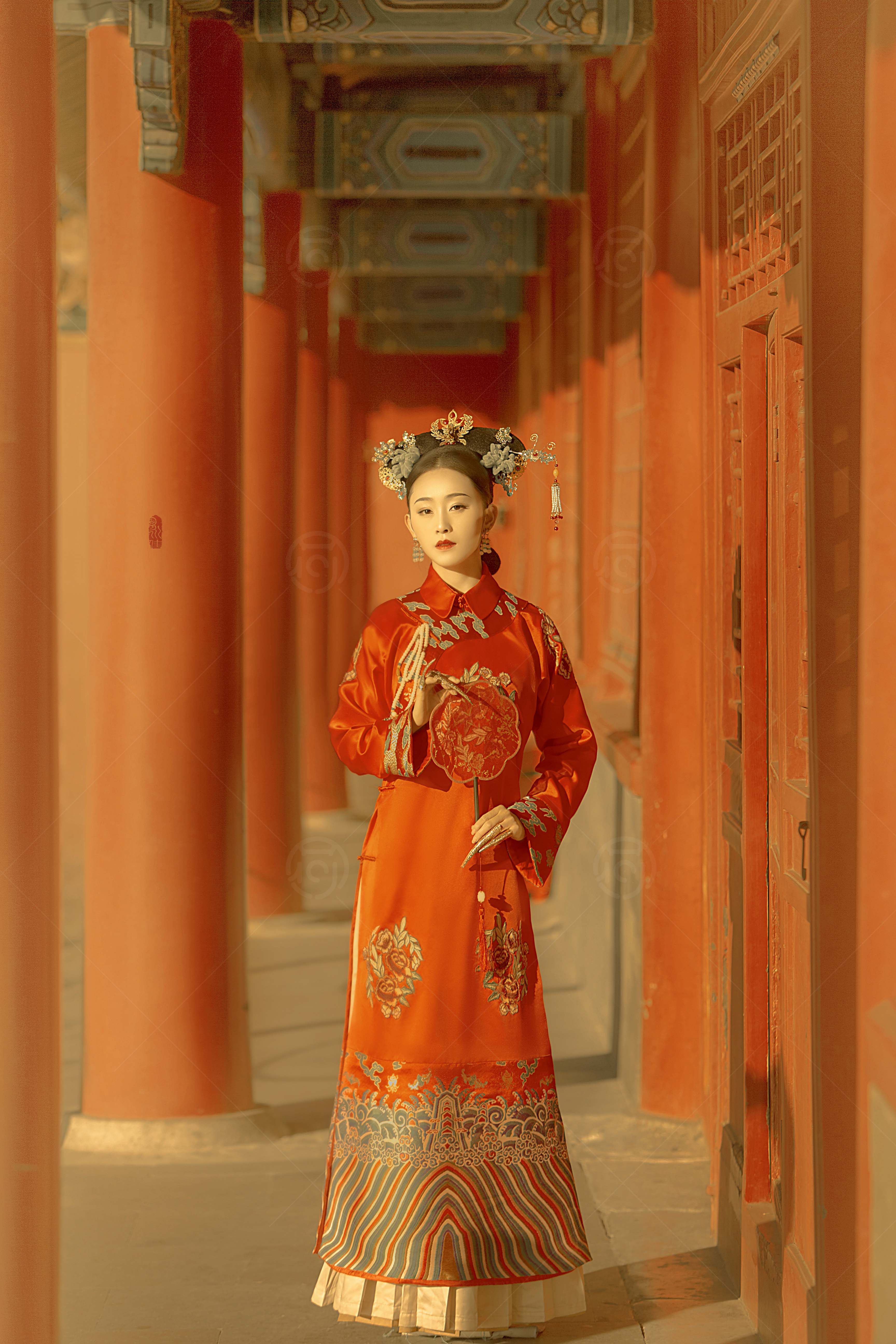 深宫大宅的女人气质高冷淡雅图片