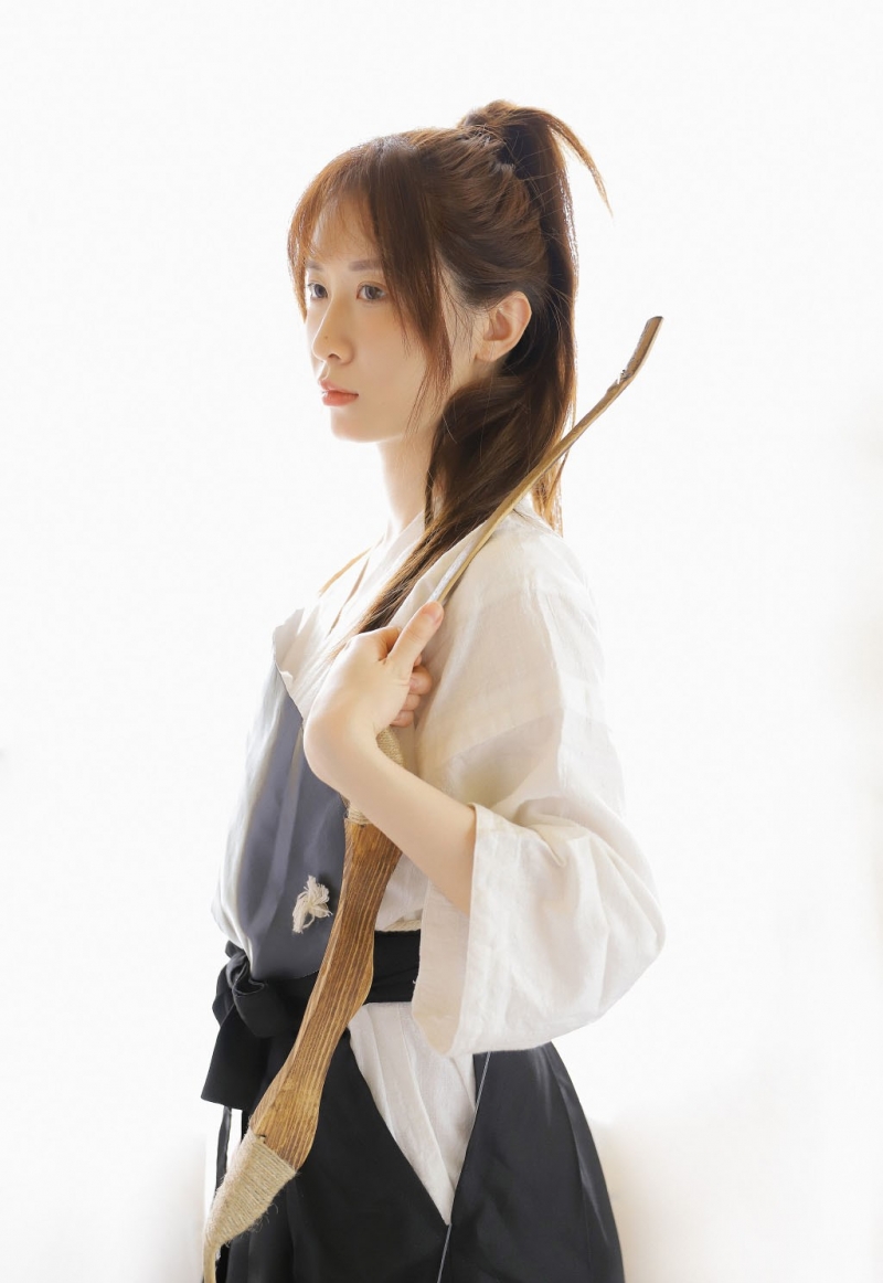 日系古装美女英姿飒爽古风摄影
