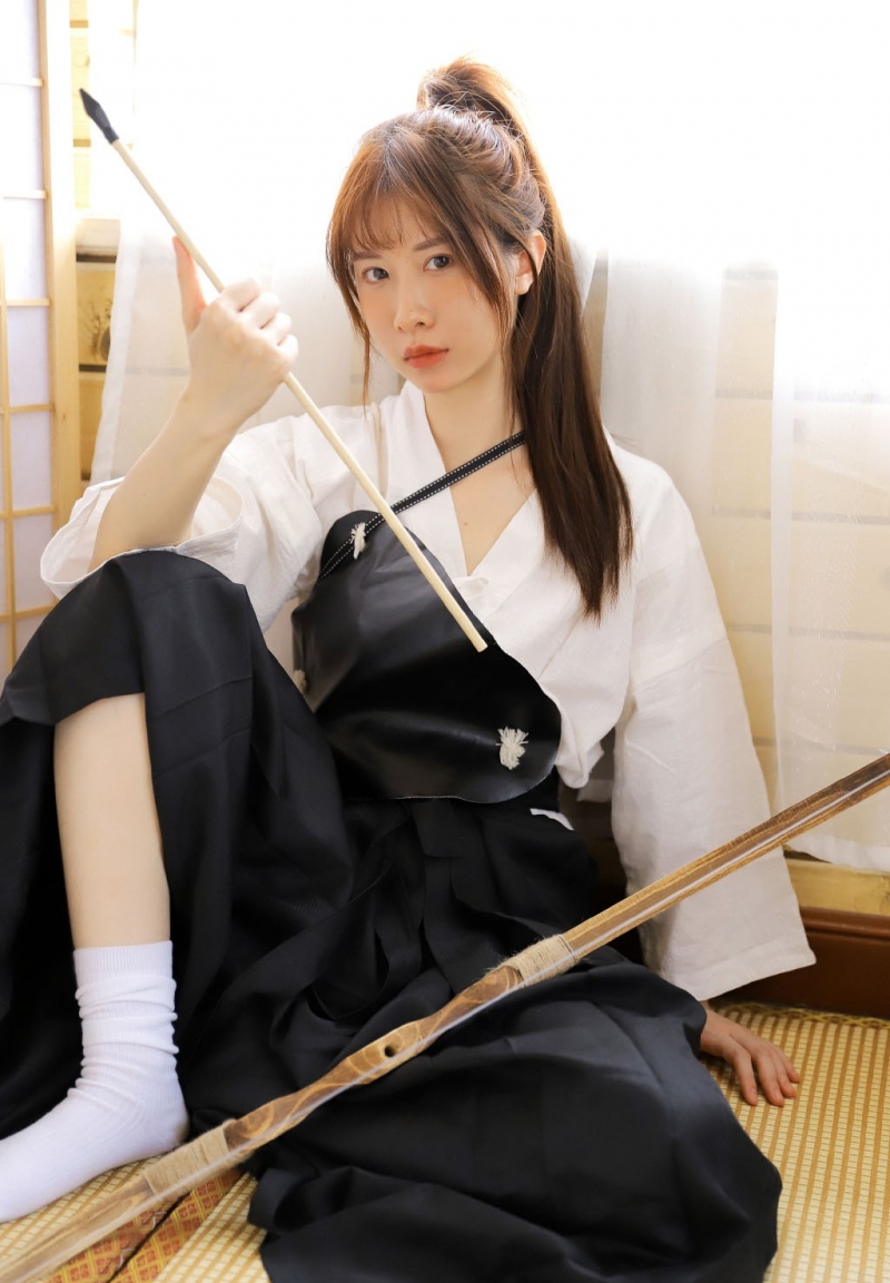 日系古装美女英姿飒爽古风摄影