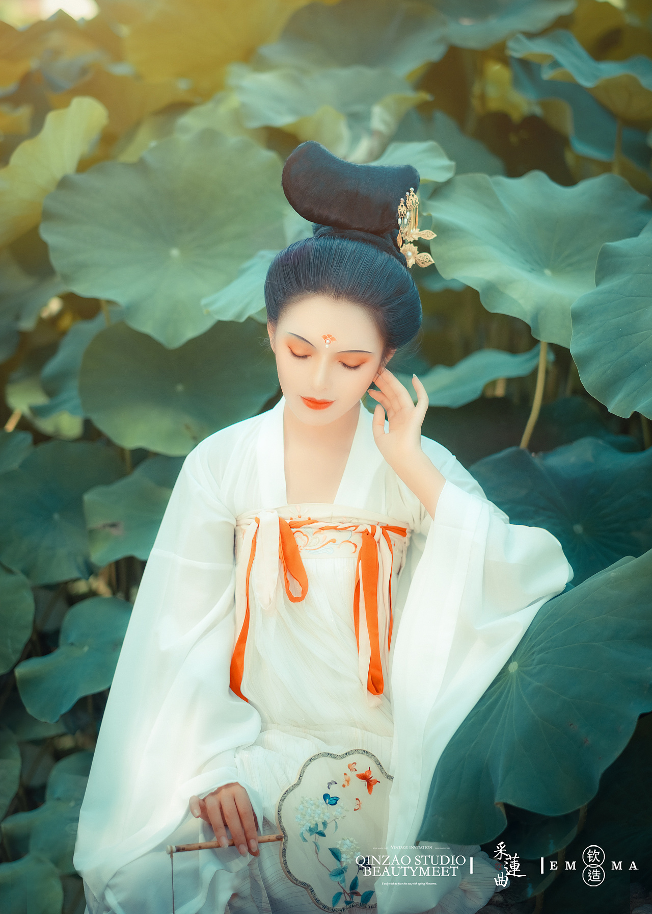 古装美女夏日采莲唯美古风摄影图片