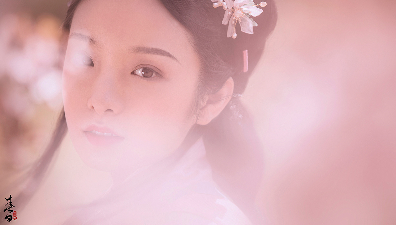 古装美女粉色汉服花园唯美图片