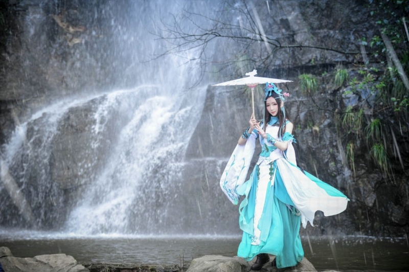 网络美女彩衣飘飘唯美气质古风摄影图片