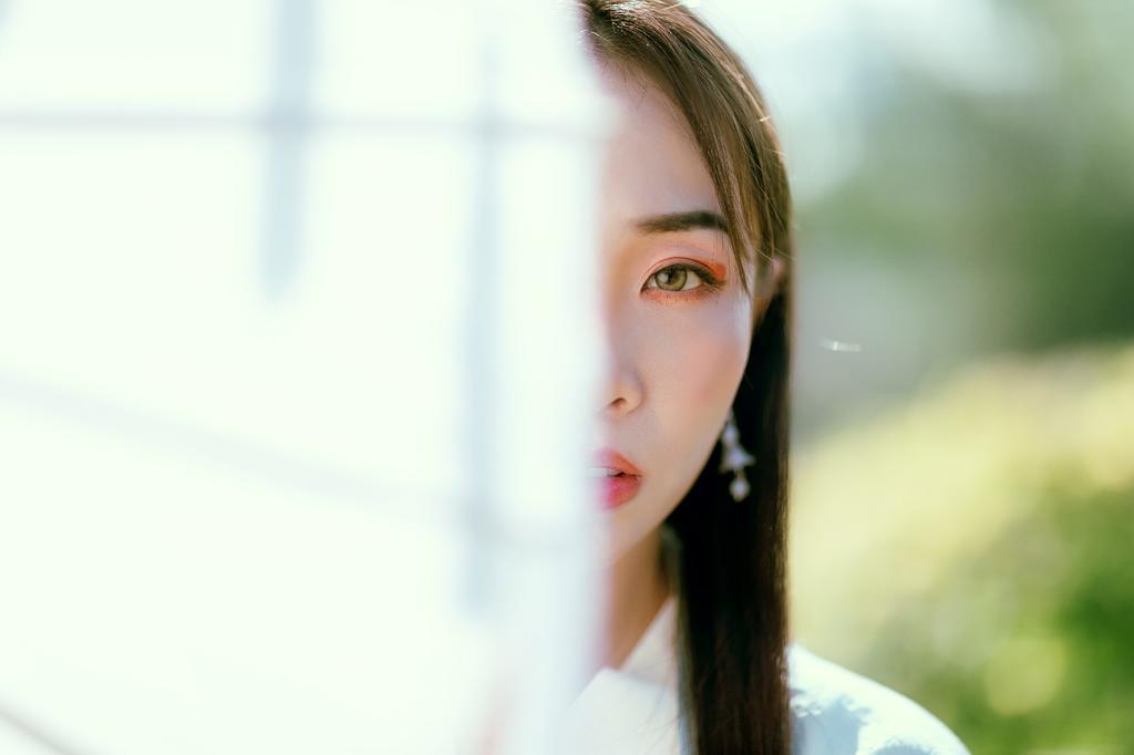 户外汉服美女气质纤尘不染古装图片