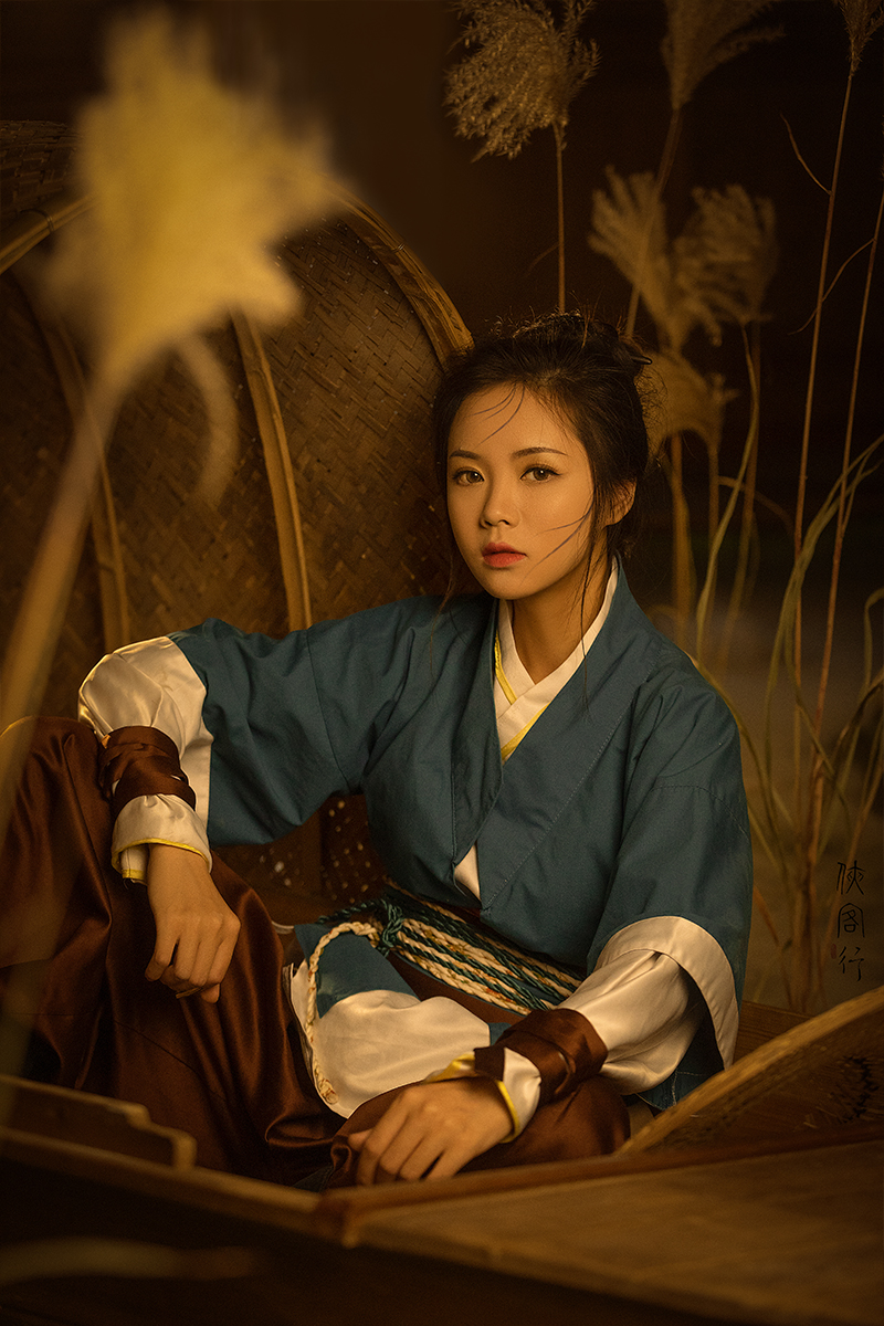 英姿飒爽的古装侠女养眼古风摄影