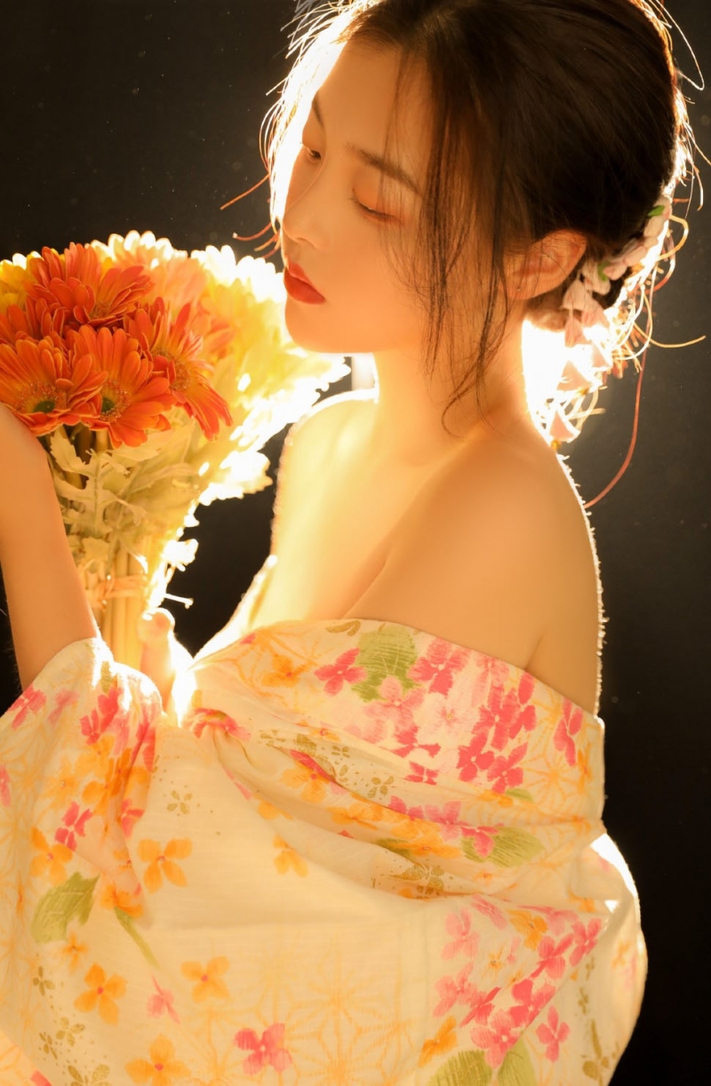 大胆和服美女香肩锁骨性感写真