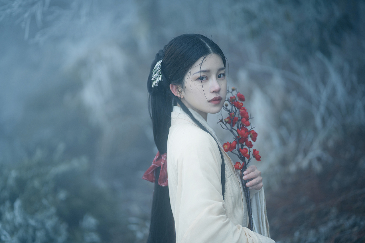 温柔汉服美女冬季唯美古风摄影图片