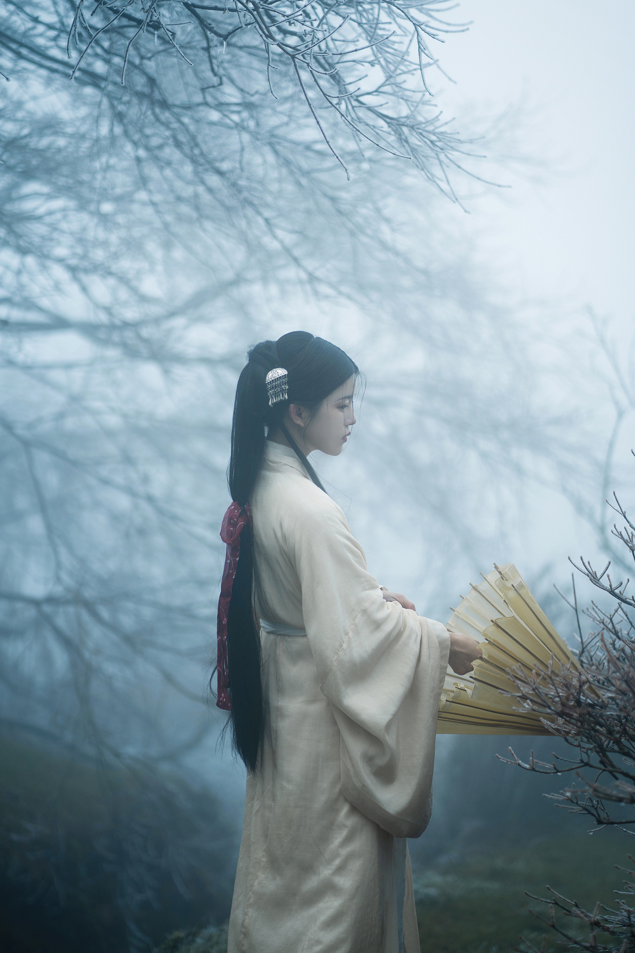 温柔汉服美女冬季唯美古风摄影图片