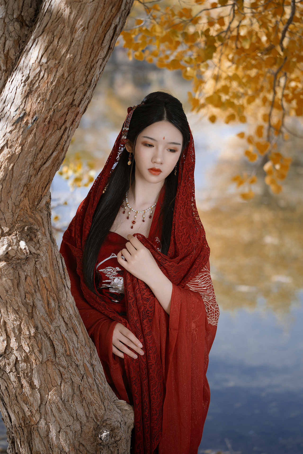 温柔端庄的漂亮美人唯美古风摄影图片