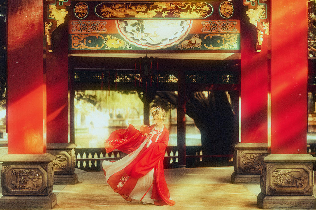 唯美古装夫人户外养眼古风摄影图片