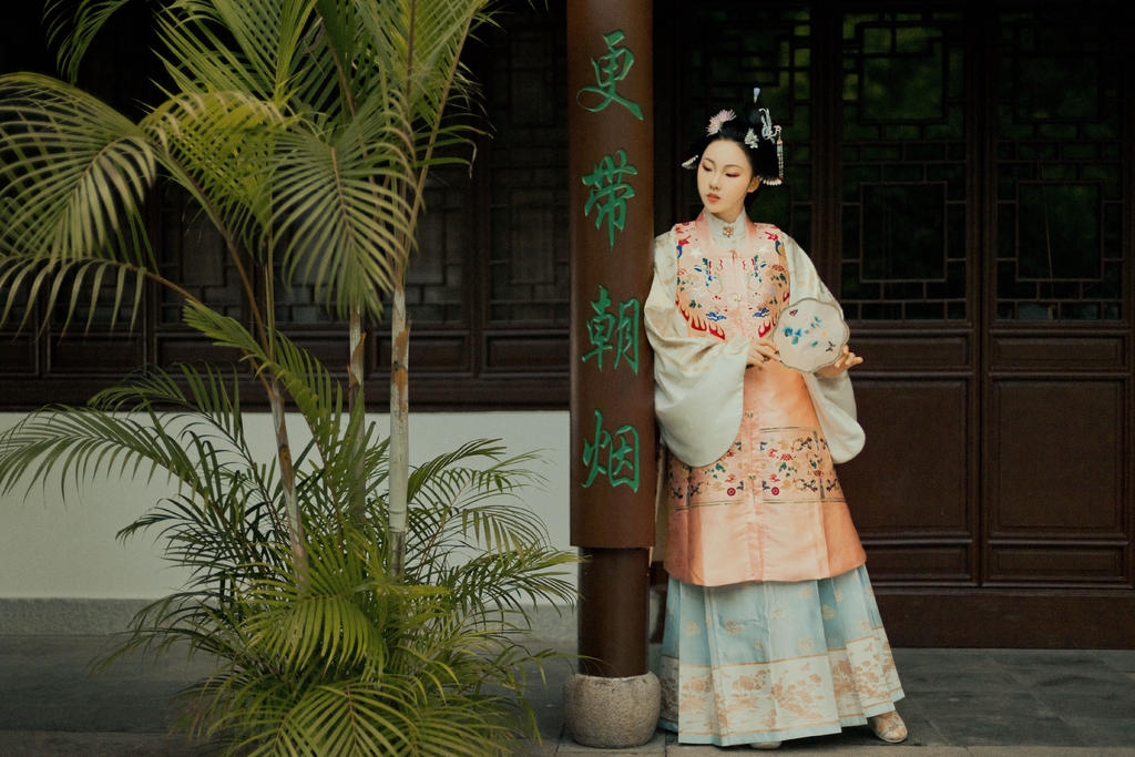 气质端庄大气的古装美人唯美古风图片