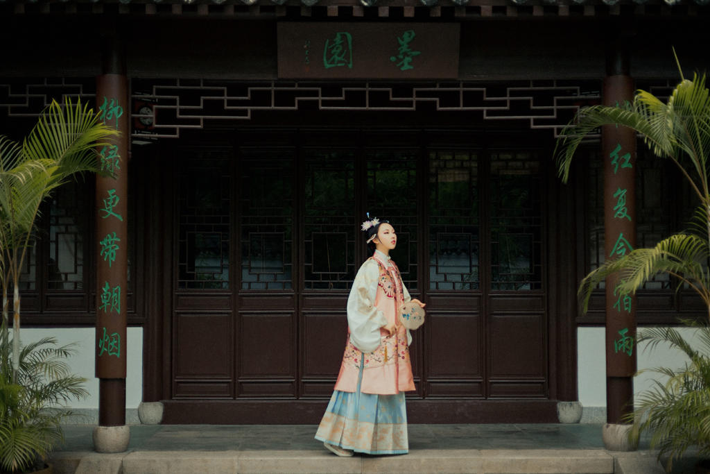 气质端庄大气的古装美人唯美古风图片