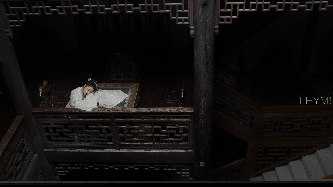 姿态优雅的古风美人养眼古装摄影