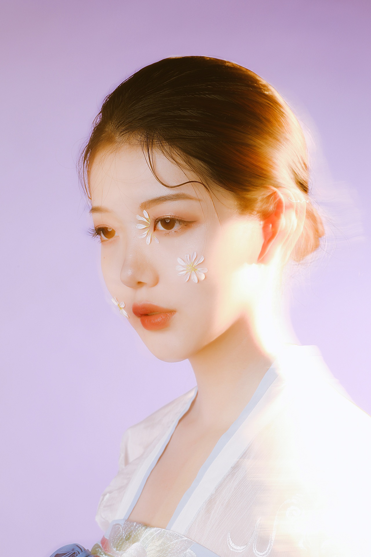 长得明媚动人的古装美人唯美写真