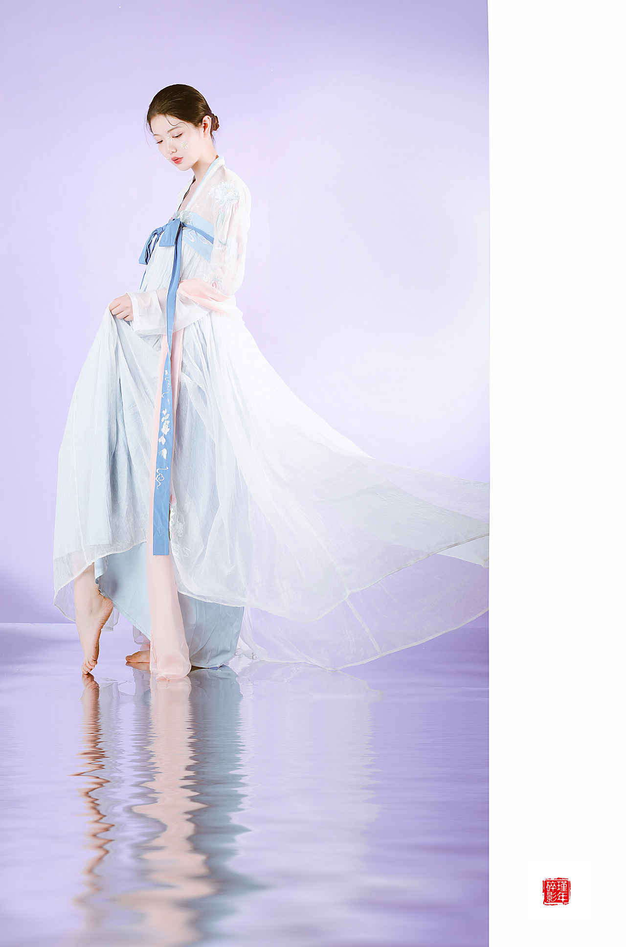 长得明媚动人的古装美人唯美写真