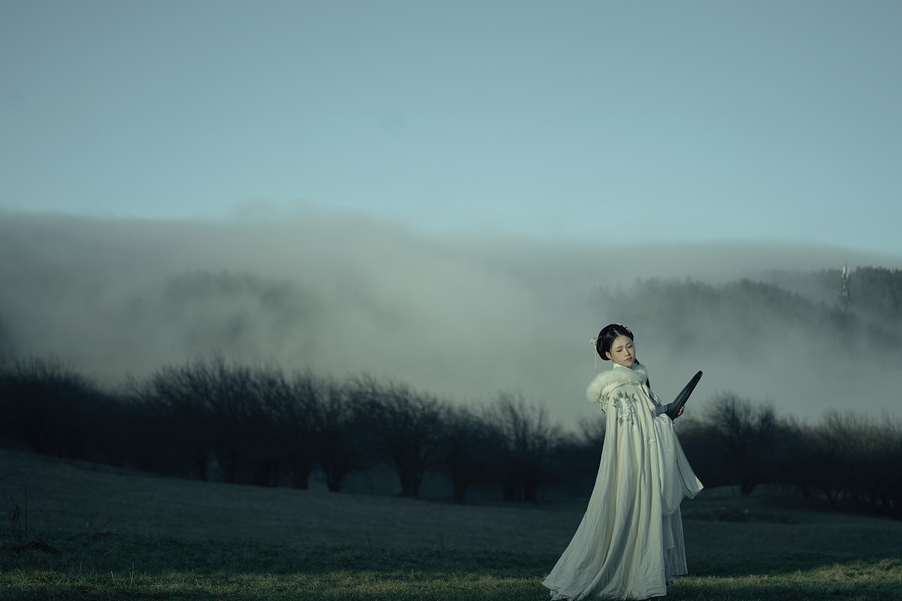 温柔淡雅的古风佳人养眼古装摄影