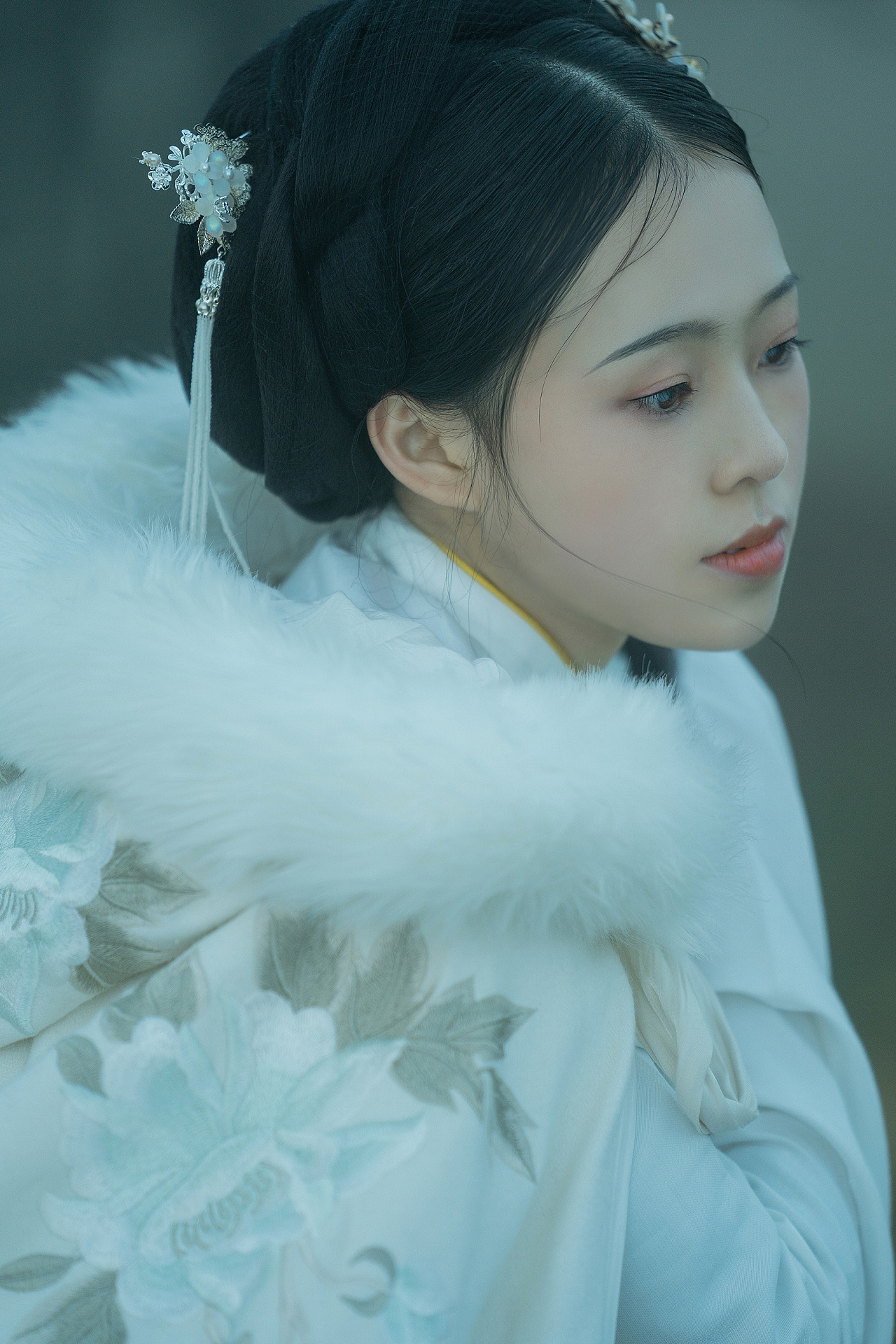 温柔淡雅的古风佳人养眼古装摄影