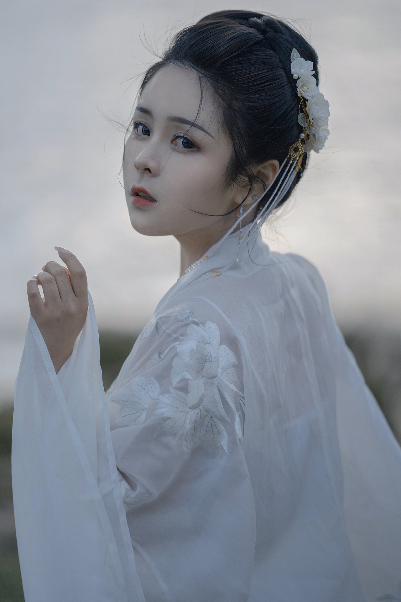 白衣古装女神气质淡然优雅写真