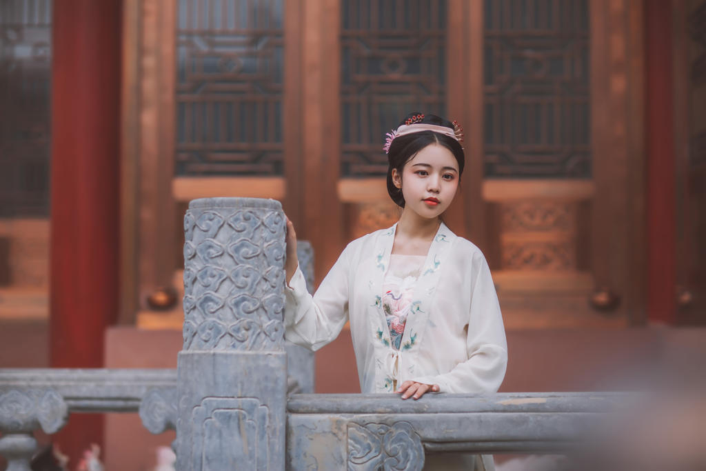 古风美人夏日荷塘古装摄影图片