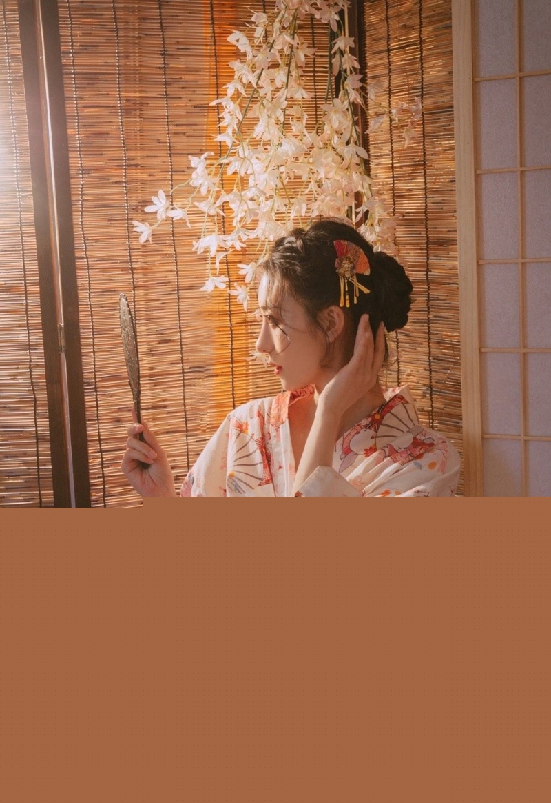 日系和服美女阳光下漂亮美女写真