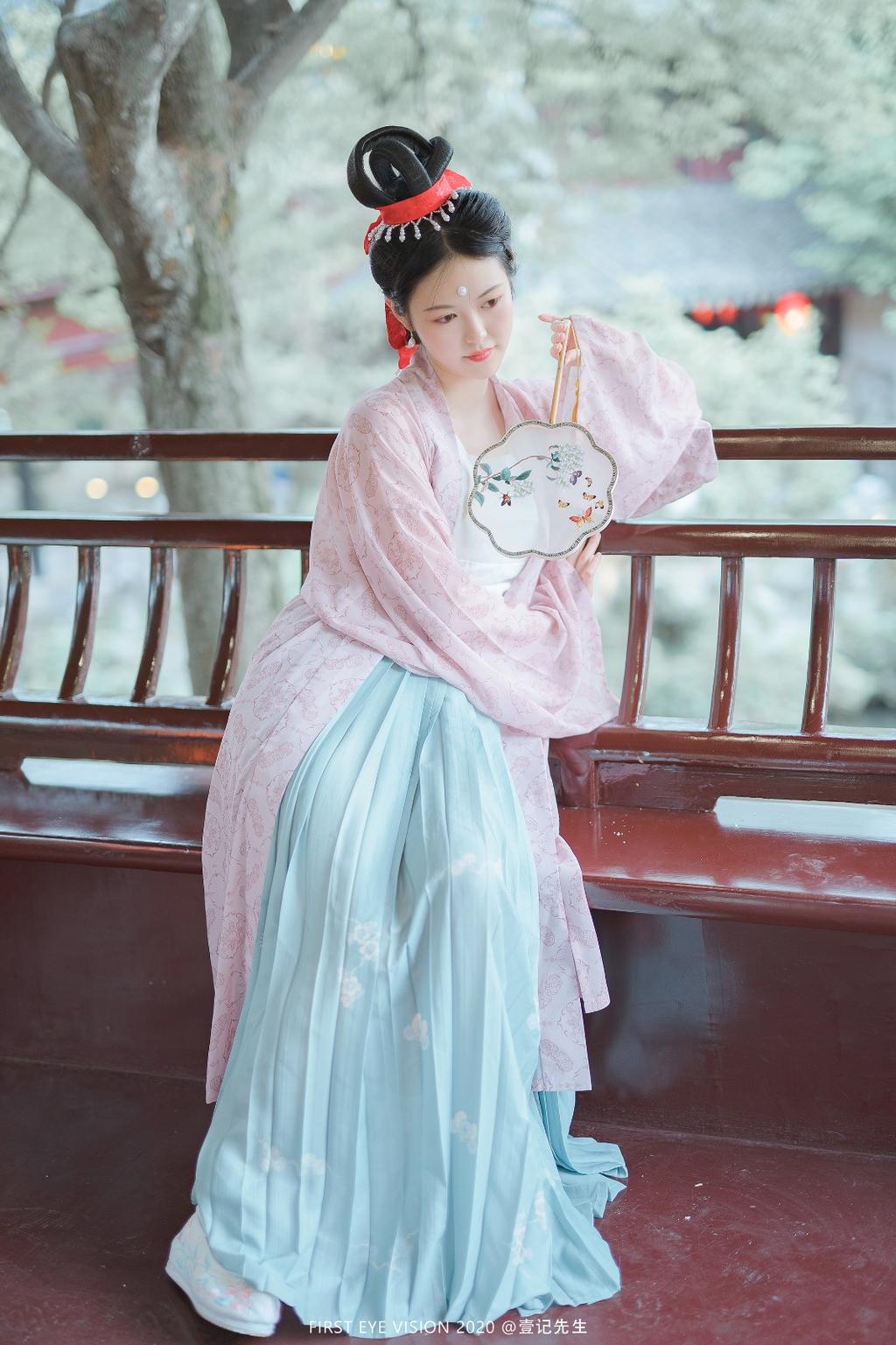 古风美人温柔大方气质古装摄影