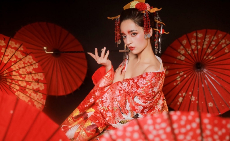 古装红衣美女惹火性感古风图片